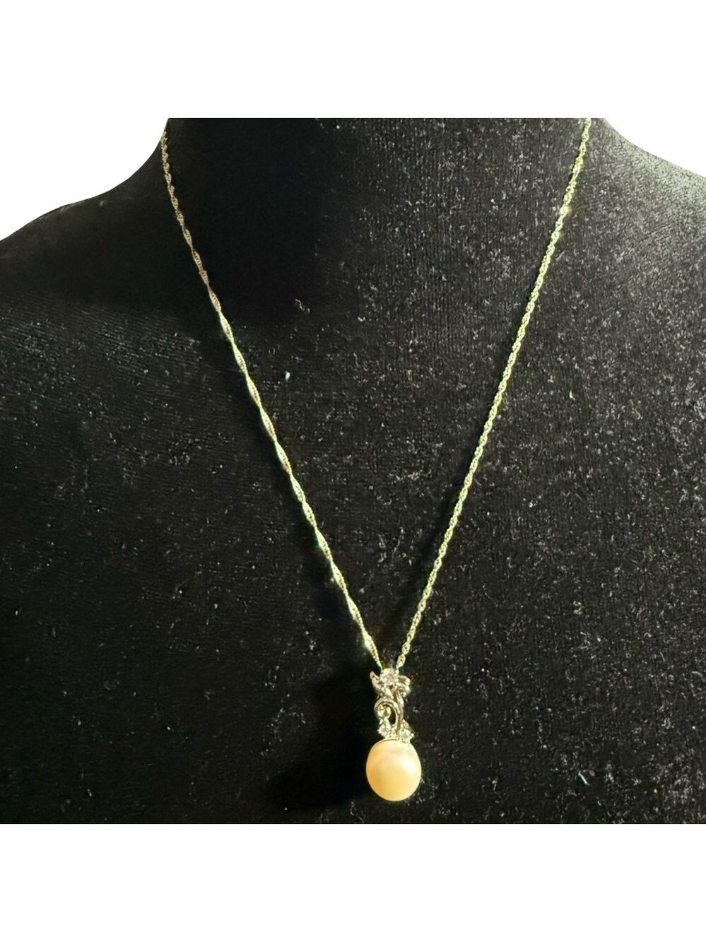 VINTAGE Sterling 925 Silver Single Freshwater Pearl and CZ Pendant Necklace